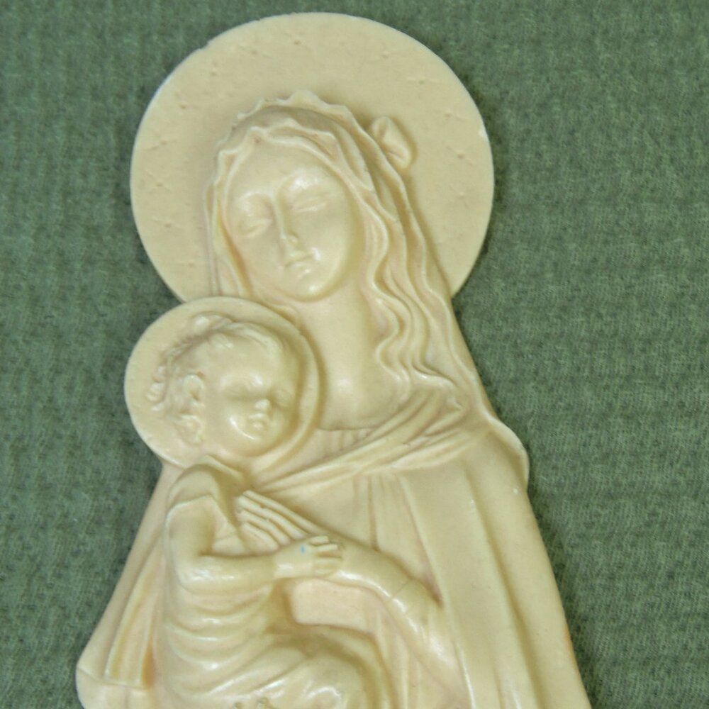 VTG Madonna & Child Resin Wall Hanging Classic Faith Based Art Decor Catholic